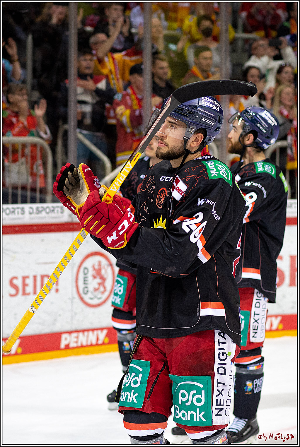 PENNY DEL Viertelfinale 4. Spiel; Duesseldorfer EG - Red Bull Muenchen; Duesseldorf, 16.04.2022